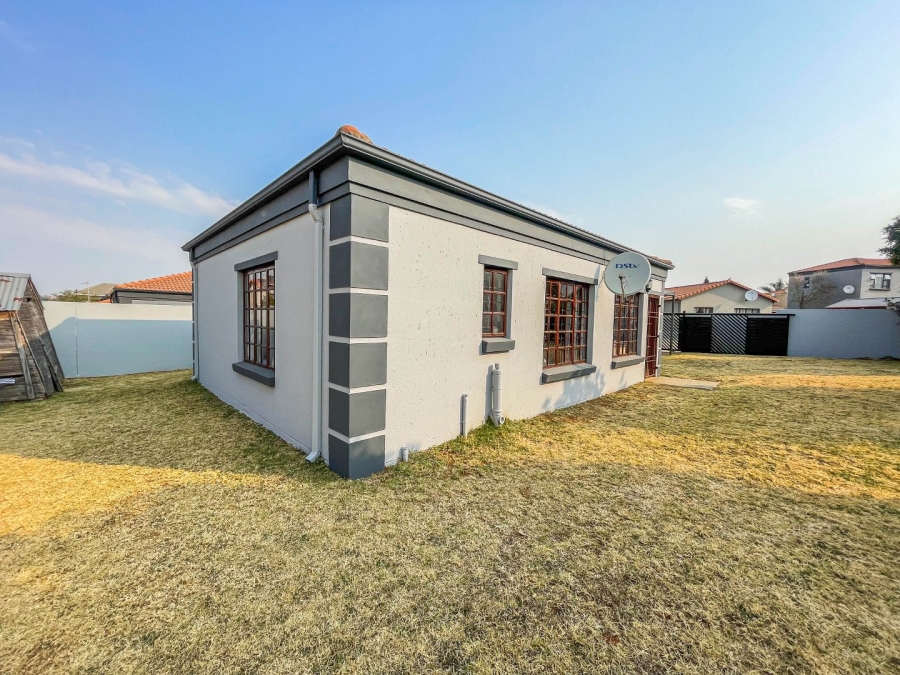 3 Bedroom Property for Sale in Blue Hills Gauteng