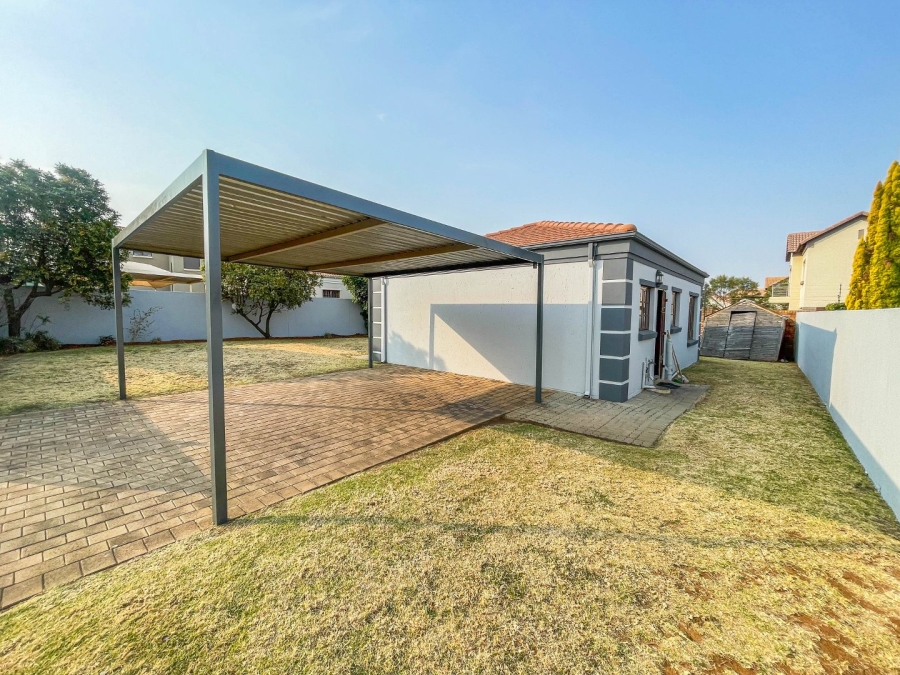 3 Bedroom Property for Sale in Blue Hills Gauteng