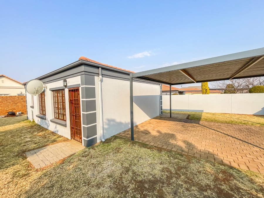 3 Bedroom Property for Sale in Blue Hills Gauteng