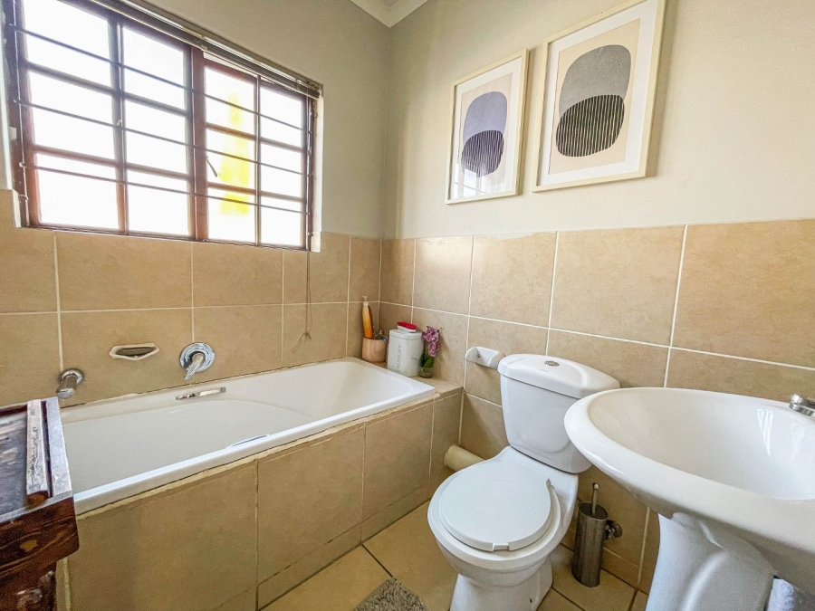 3 Bedroom Property for Sale in Blue Hills Gauteng