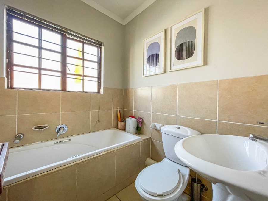 3 Bedroom Property for Sale in Blue Hills Gauteng