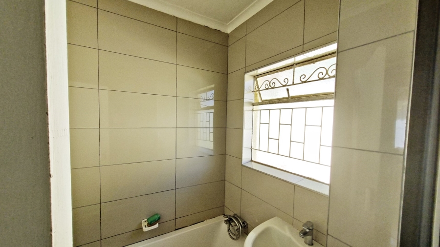 3 Bedroom Property for Sale in Rhodesfield Gauteng