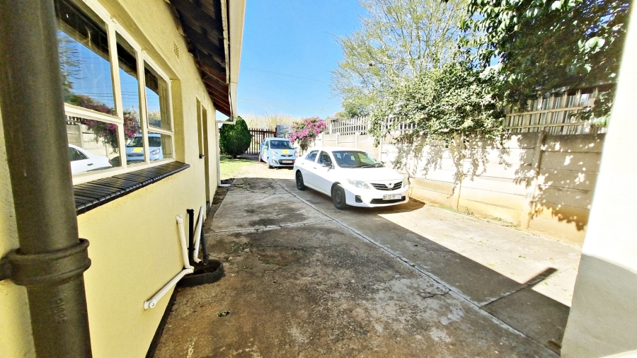 3 Bedroom Property for Sale in Rhodesfield Gauteng