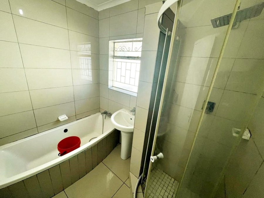 3 Bedroom Property for Sale in Rhodesfield Gauteng