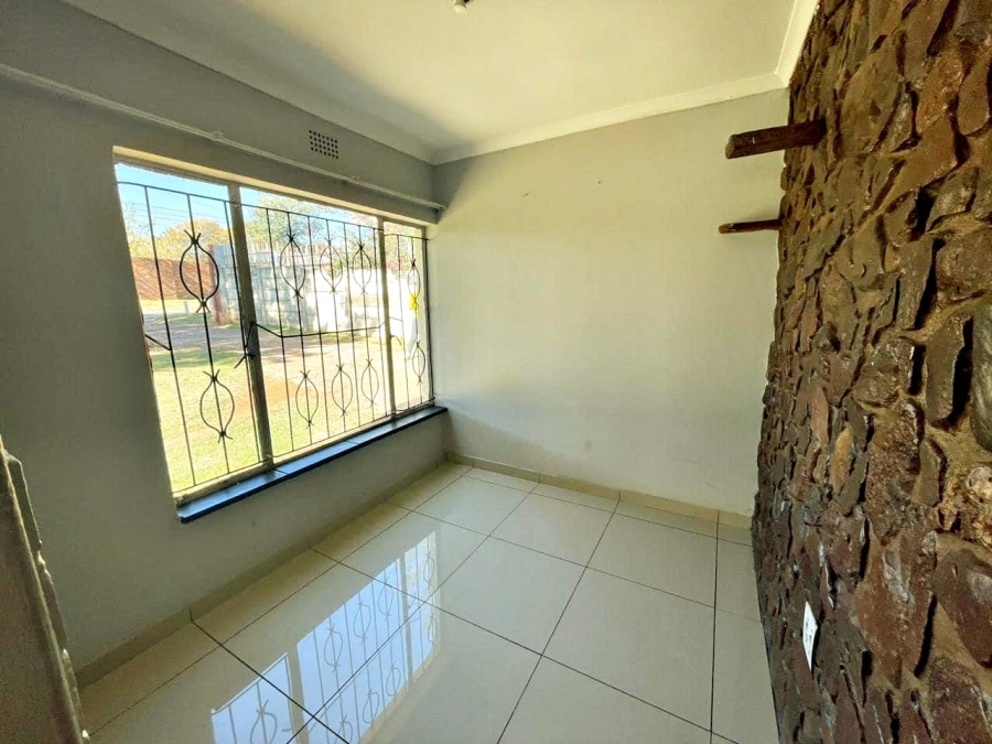 3 Bedroom Property for Sale in Rhodesfield Gauteng