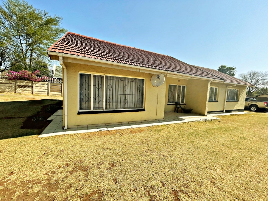 3 Bedroom Property for Sale in Rhodesfield Gauteng