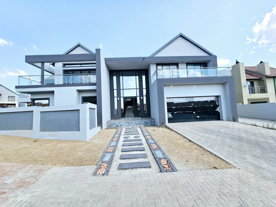 5 Bedroom Property for Sale in Kosmosdal Gauteng