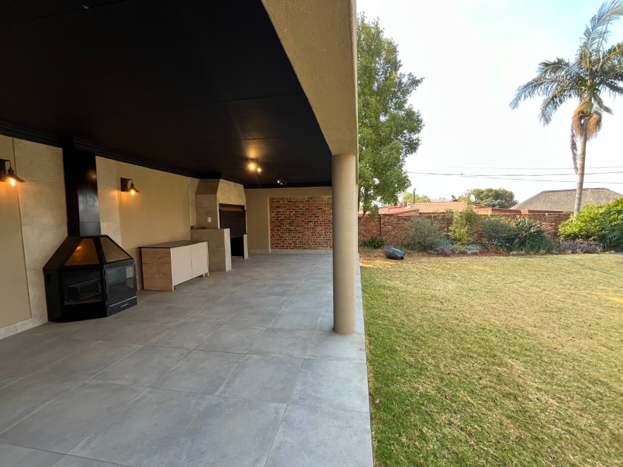 4 Bedroom Property for Sale in Garsfontein Gauteng