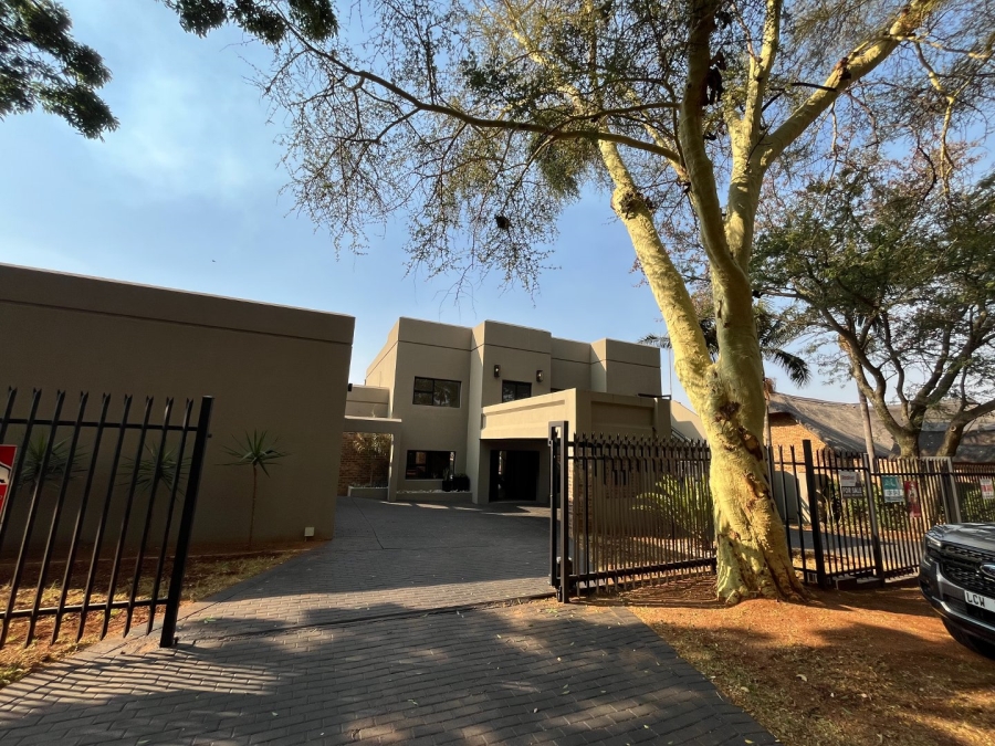 4 Bedroom Property for Sale in Garsfontein Gauteng