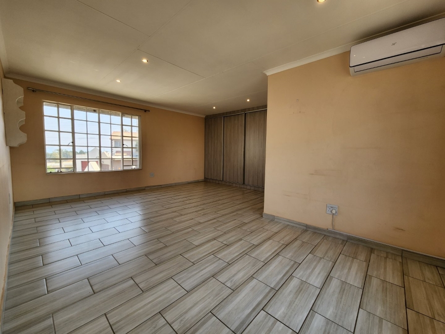 4 Bedroom Property for Sale in Marais Steyn Park Gauteng