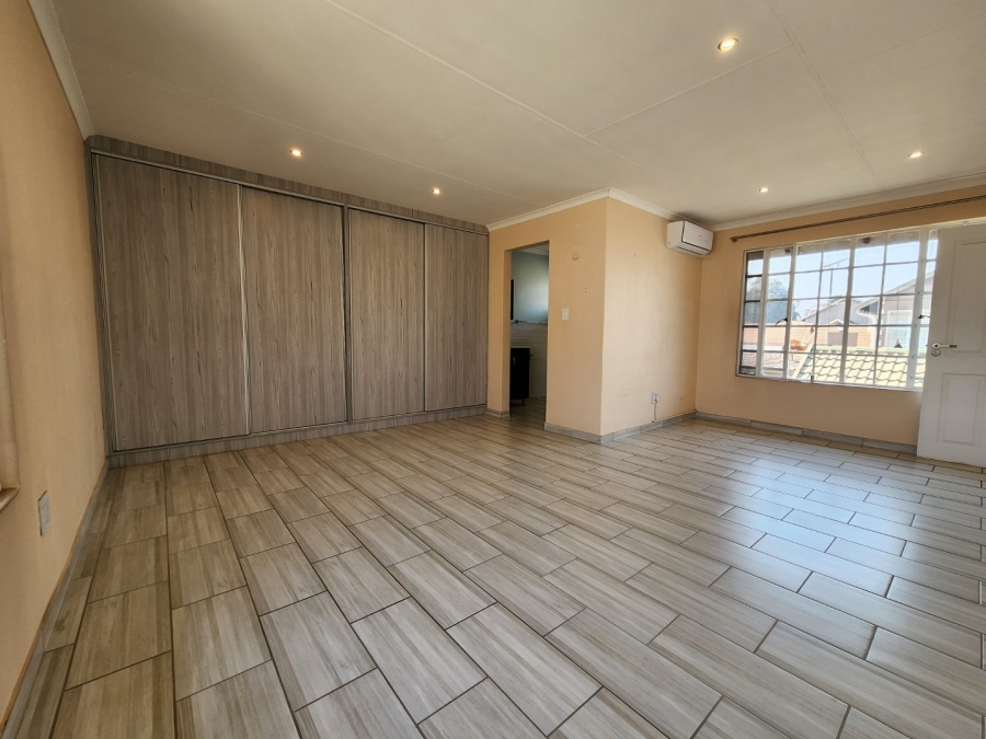 4 Bedroom Property for Sale in Marais Steyn Park Gauteng