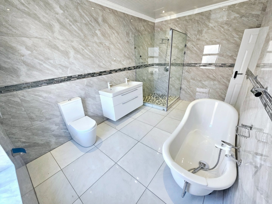 To Let 5 Bedroom Property for Rent in Kosmosdal Gauteng