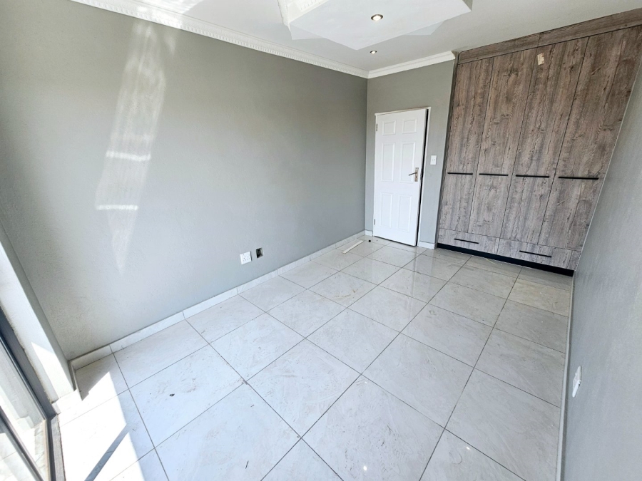 To Let 5 Bedroom Property for Rent in Kosmosdal Gauteng