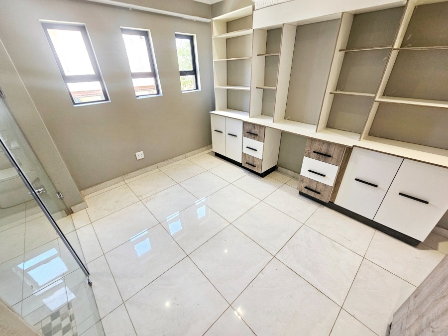 To Let 5 Bedroom Property for Rent in Kosmosdal Gauteng