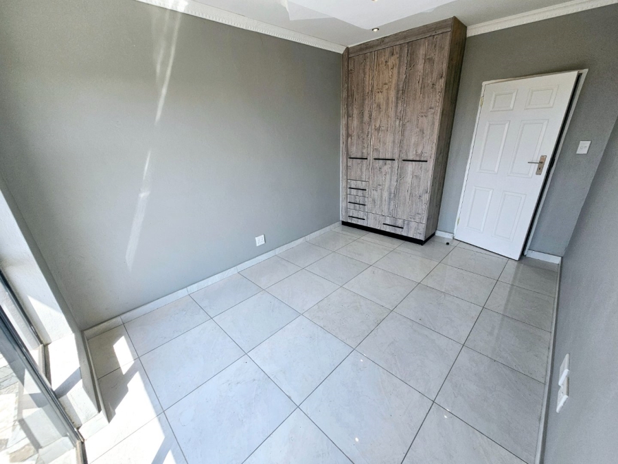 To Let 5 Bedroom Property for Rent in Kosmosdal Gauteng