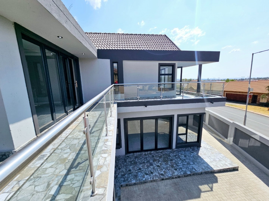 To Let 5 Bedroom Property for Rent in Kosmosdal Gauteng