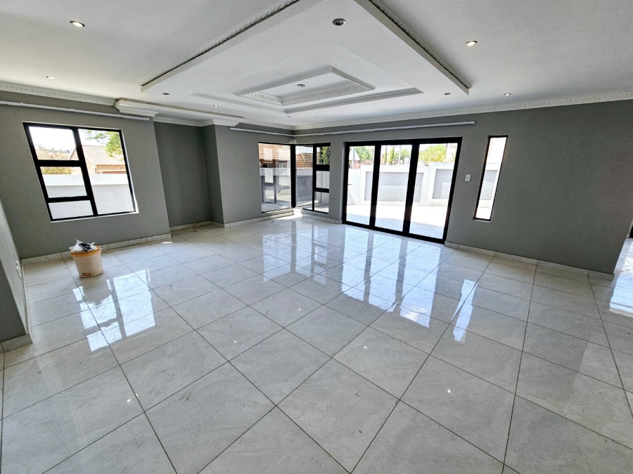 To Let 5 Bedroom Property for Rent in Kosmosdal Gauteng