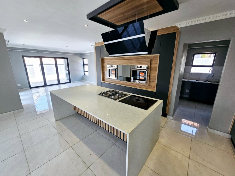 To Let 5 Bedroom Property for Rent in Kosmosdal Gauteng