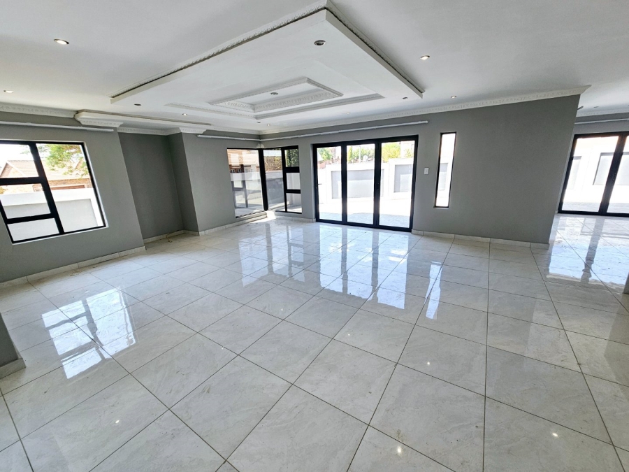 To Let 5 Bedroom Property for Rent in Kosmosdal Gauteng