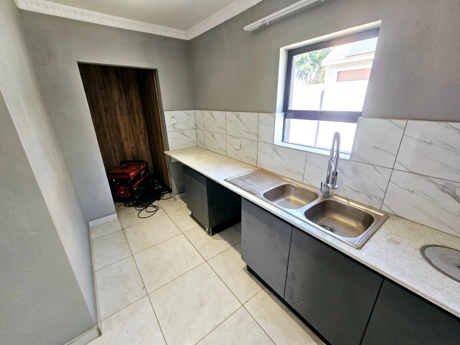 To Let 5 Bedroom Property for Rent in Kosmosdal Gauteng