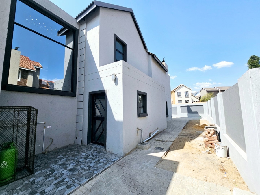 To Let 5 Bedroom Property for Rent in Kosmosdal Gauteng