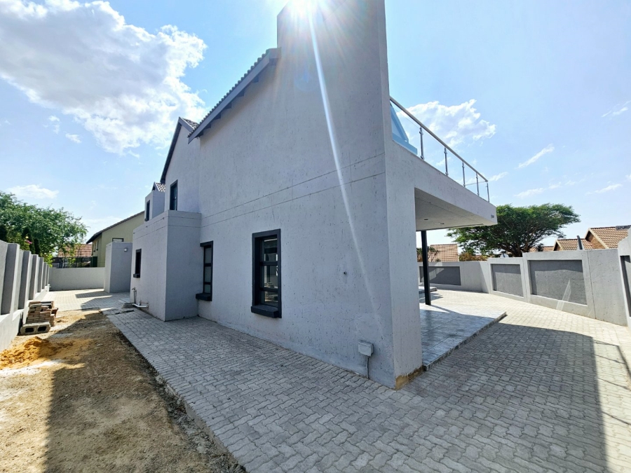 To Let 5 Bedroom Property for Rent in Kosmosdal Gauteng