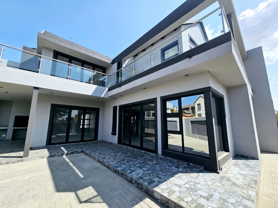 To Let 5 Bedroom Property for Rent in Kosmosdal Gauteng