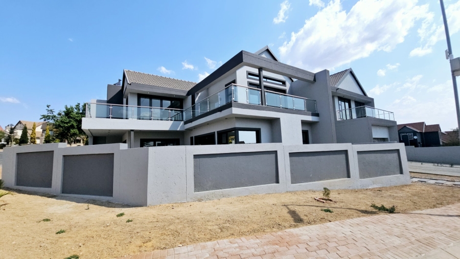 To Let 5 Bedroom Property for Rent in Kosmosdal Gauteng