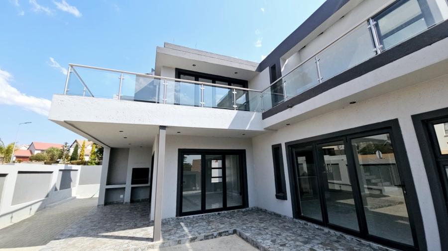 To Let 5 Bedroom Property for Rent in Kosmosdal Gauteng