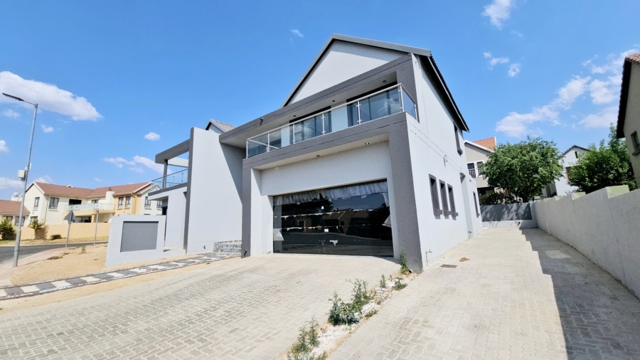 To Let 5 Bedroom Property for Rent in Kosmosdal Gauteng