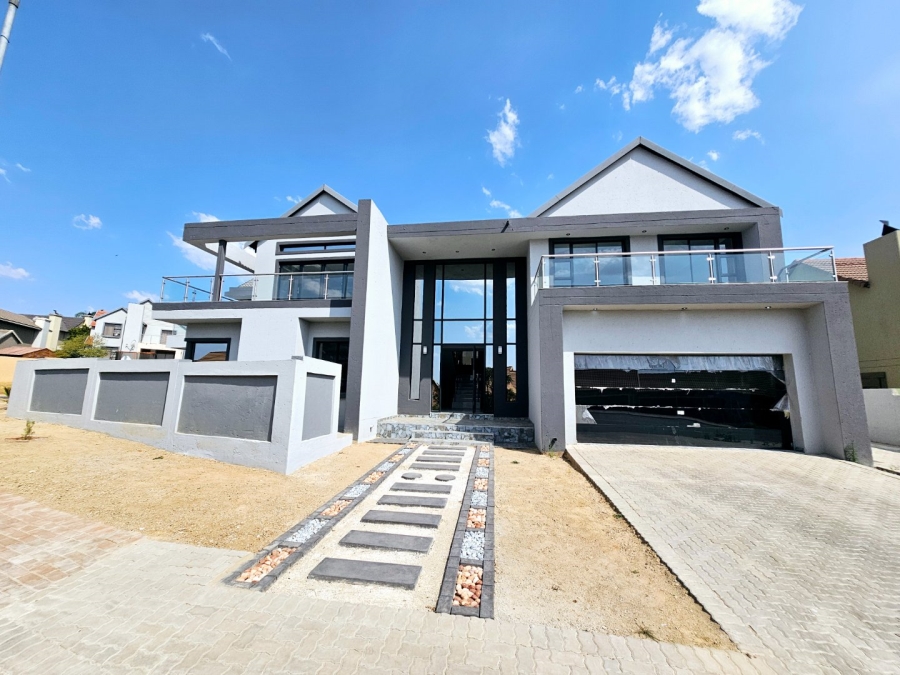 To Let 5 Bedroom Property for Rent in Kosmosdal Gauteng