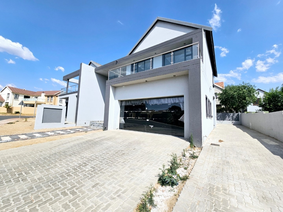 To Let 5 Bedroom Property for Rent in Kosmosdal Gauteng