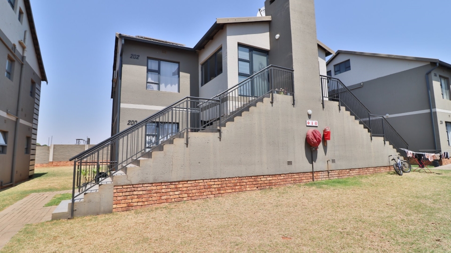 2 Bedroom Property for Sale in Norton Home Estate AH Gauteng