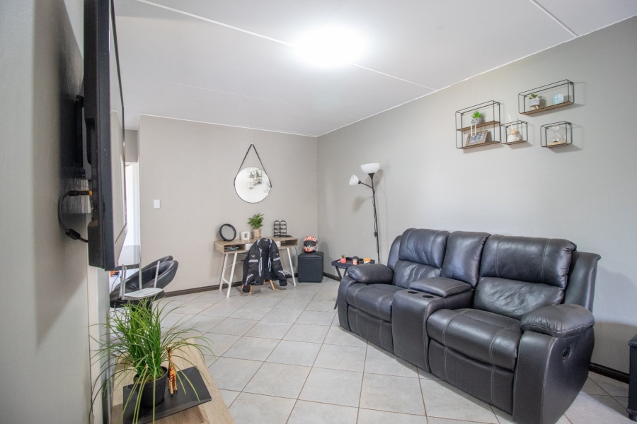 2 Bedroom Property for Sale in Norton Home Estate AH Gauteng