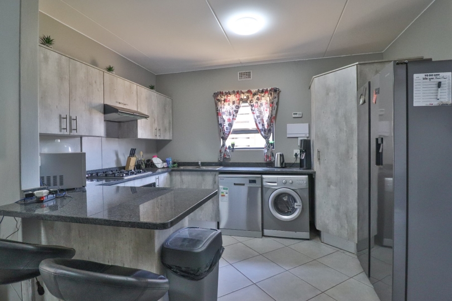 2 Bedroom Property for Sale in Norton Home Estate AH Gauteng