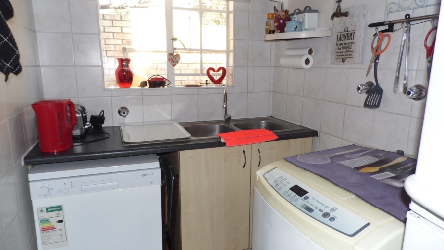 2 Bedroom Property for Sale in Thatchfield Estate Gauteng