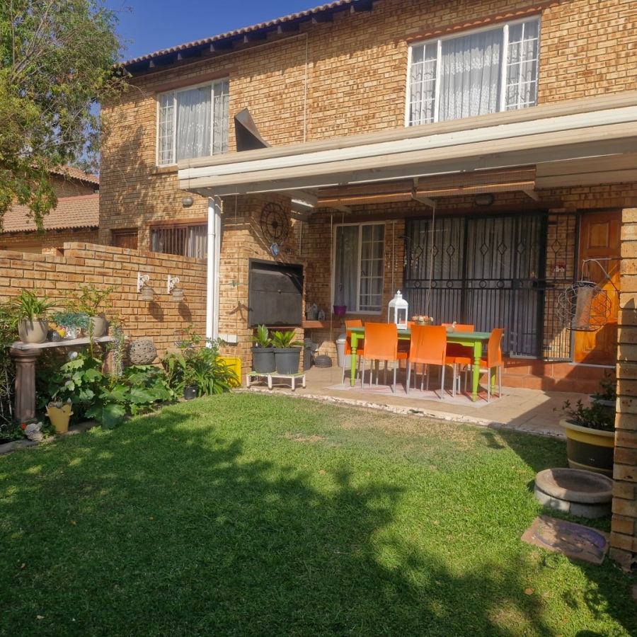 2 Bedroom Property for Sale in Thatchfield Estate Gauteng