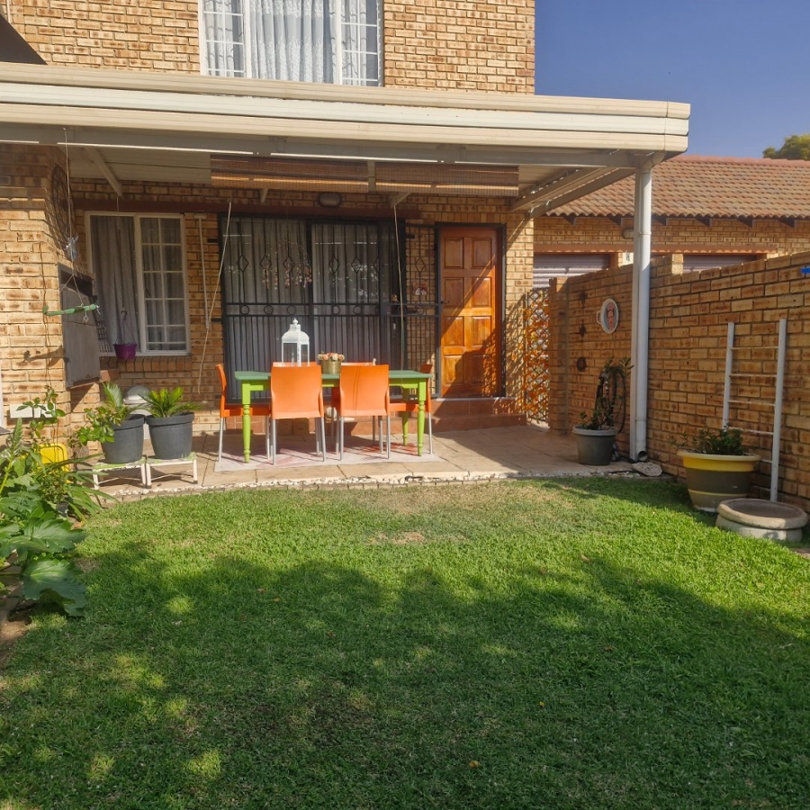 2 Bedroom Property for Sale in Thatchfield Estate Gauteng