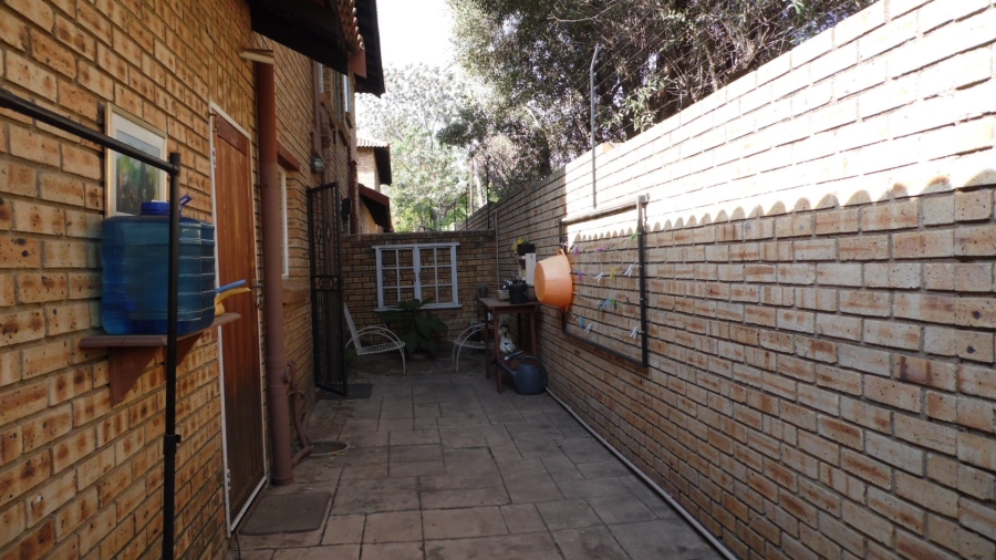 2 Bedroom Property for Sale in Thatchfield Estate Gauteng