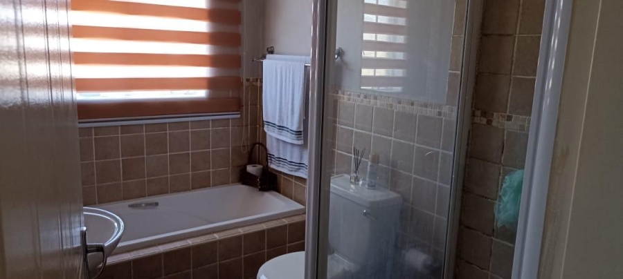 2 Bedroom Property for Sale in Meredale Gauteng