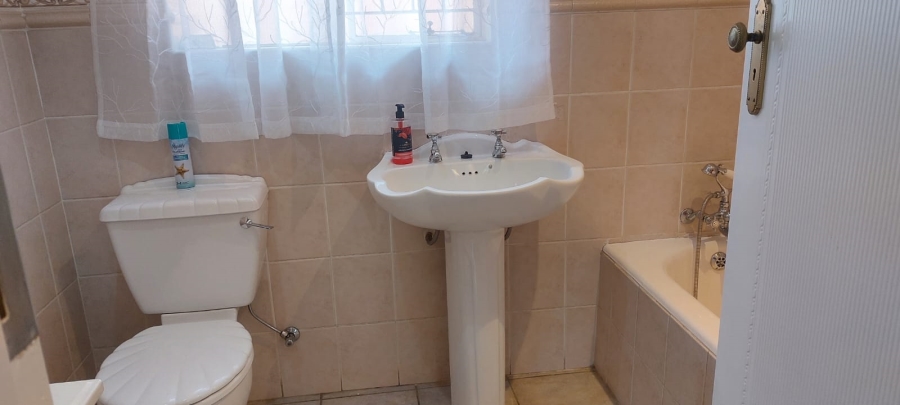 3 Bedroom Property for Sale in Mulbarton Gauteng