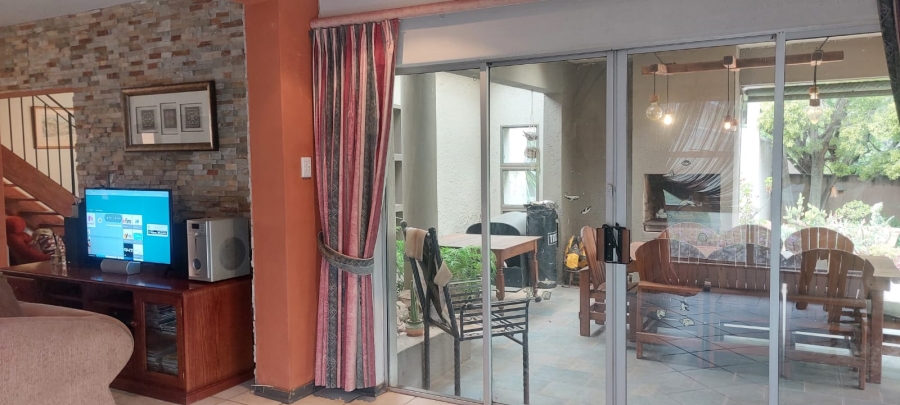 3 Bedroom Property for Sale in Mulbarton Gauteng