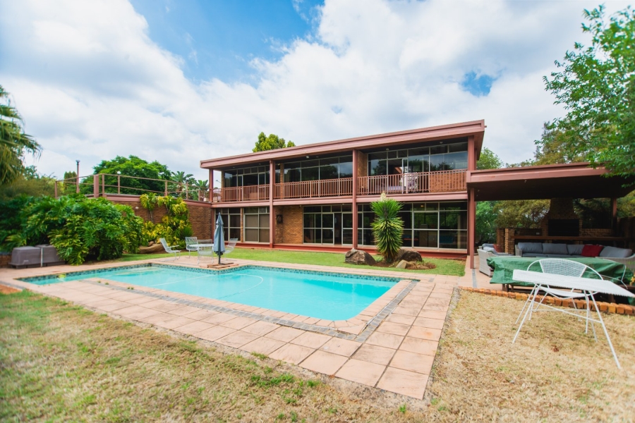 5 Bedroom Property for Sale in Faerie Glen Gauteng