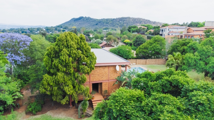 5 Bedroom Property for Sale in Faerie Glen Gauteng