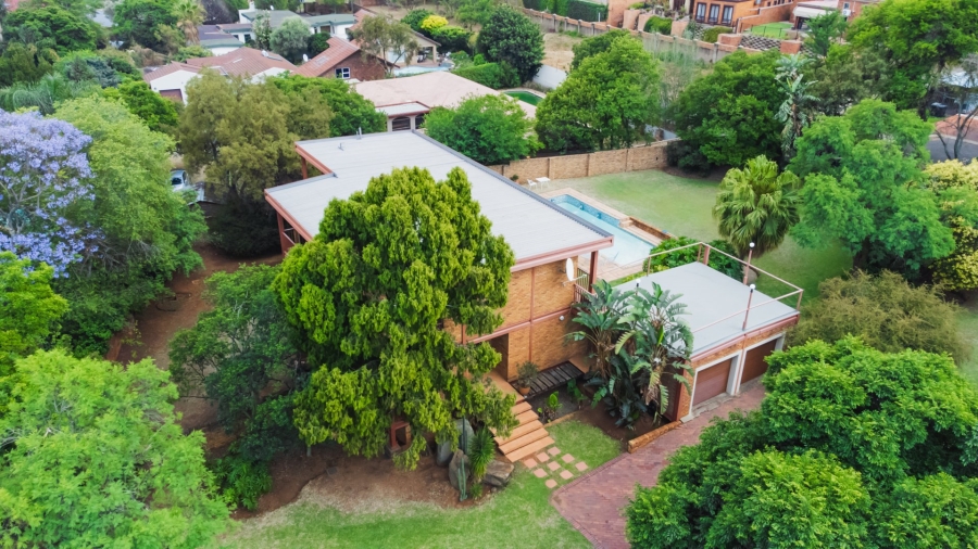 5 Bedroom Property for Sale in Faerie Glen Gauteng