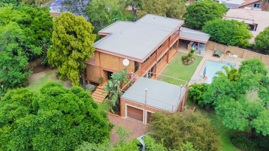 5 Bedroom Property for Sale in Faerie Glen Gauteng