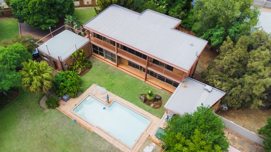 5 Bedroom Property for Sale in Faerie Glen Gauteng