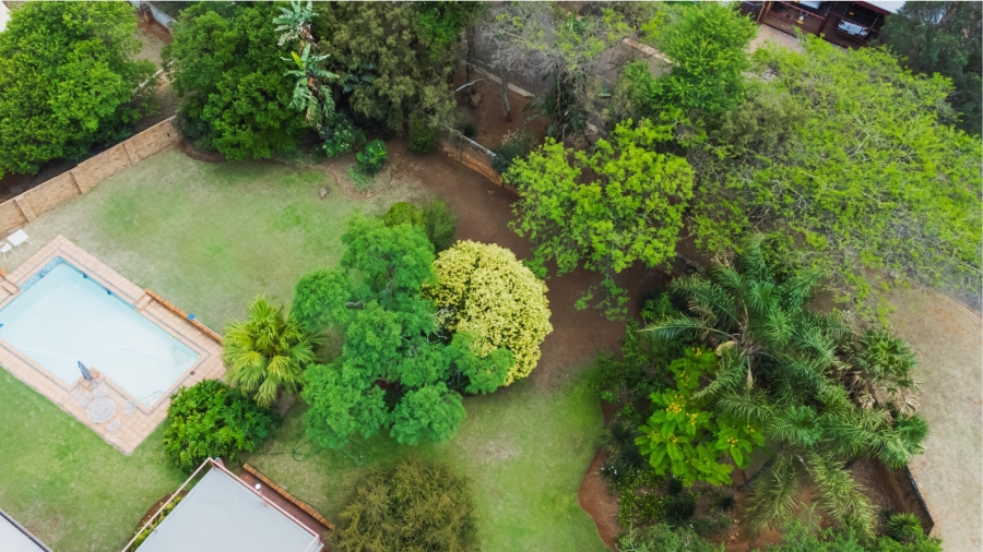 5 Bedroom Property for Sale in Faerie Glen Gauteng