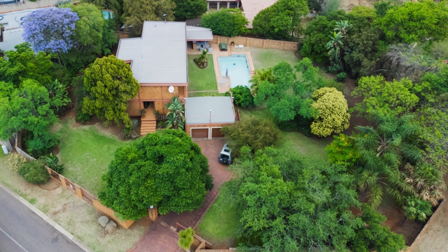 5 Bedroom Property for Sale in Faerie Glen Gauteng