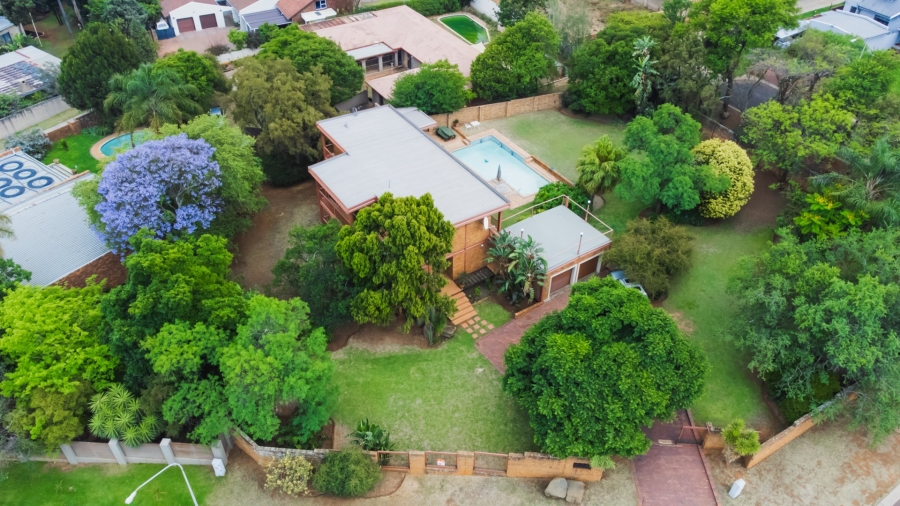 5 Bedroom Property for Sale in Faerie Glen Gauteng